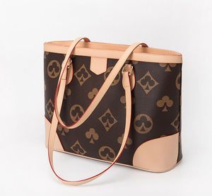 Axelväskor Högkvalitativa handväskor Designer Kvinnor Läder Vild i Hjärta Prägling Leopard-Print Luxury Purse Crossbody Clutch Bag
