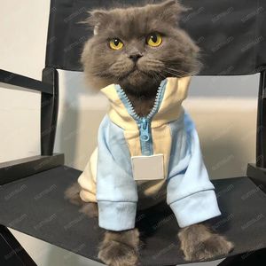 夏のファジョンユニセックス犬の服猫ベストセーターデザイナーレターペットサプライパピーコットン通気性コートD2201157zのペットサプライ衣類