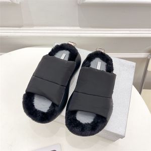 Vinterslidesdesigner kvinnors sandaler tofflor flip flops lyxig platt brödsko sula plattform höga klackar ner casual kanin päls soffa kvinnliga skor 35-40