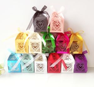 Favorece os titulares brancos de amor, coração de corte a laser Cuty Caixas de presente de chocolate Caixa de casamento de chocolate festa de casamento com fitas Presentes de casamento lembranças