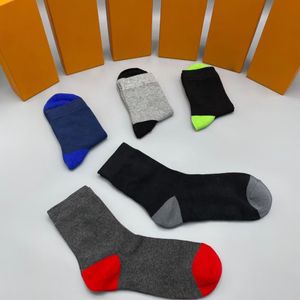 2021 Top Classic L Meias Mens Sock Casual Mulheres 100% Algodão Candy Cor Impresso 5 pares / caixa Bordado Atacado Homem