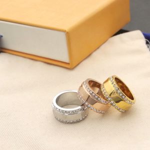 Europa America Fashion Style Jewelry Lady Women Titanium Steel Double Circle Diamond Inciso V Lettera Flower Catch Ring Rings M80187 3Color Size 6-9