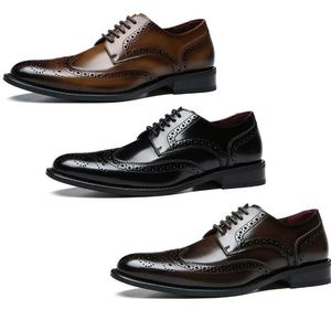 2021 New Fashion designer Business style mens shoes black brown Leather On Wedding flats bottoms men great casual Dress Shoes for Party