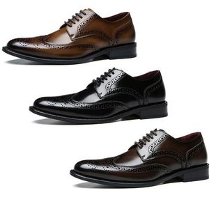 2021 New Fashion designer Business style mens shoes black brown Leather On Wedding flats bottoms men great casual Dress Shoes for Party