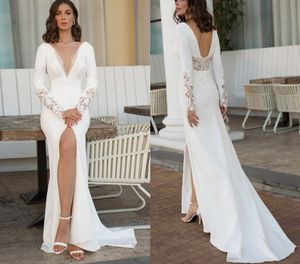 Boho Mermaid Bröllopsklänningar 2022 Lace Appliques V-Neck Middle Slit Långärmad Crepe Bridal Gowns Bride Dress Vestido de Noiva