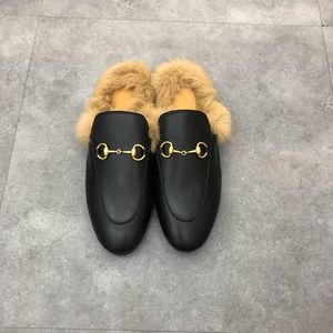 Tasarımcı Kadın Princetown Loafer'lar Sonbahar Kış Sıcak Yün Terlik Kürk Klasik Metal Toka Nakış Sandalet Erkek Deri Yarım Terlik Desen Slaytlar