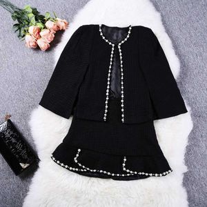 Höstbanan Cardigan Cape Style Coat och Kort Ruffles Kjol 2 Piece Suit High Quality Winter Black Beading Kjol Set 210529