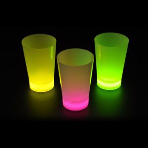 Kubki LED świecące kubek Ślubny Festiwal Dekorowanie Wino Plastic Drink Decor Party Rekwizyty Luminous Novelty Sparkling Lights Kubek