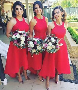 2021 Red Halter Bridesmaid Dresses Hi-Lo Enkel Afrikanskt Land Bröllop Gästlakor Maid of Honor Dress Plus Size Custom Made P123