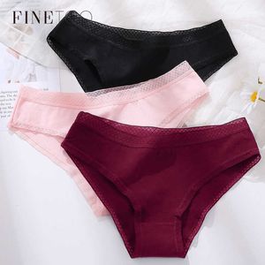 FINETOO 3PCS / SET Women Lace Ventilation Panty Kvinna Bomull Briefs Sexig Lady Low-Rise Underpants Tjej Seamless Intimate Underkläder Y0823