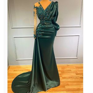 2021 Arabische sexy Abendkleider tragen Hunter Green V-Ausschnitt mit langen Ärmeln Satin Kristall Perlen Partykleid Ballkleider