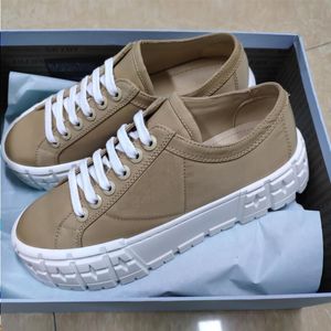 Mens Gummi Hjul Cassetta Platform Sneakers Tjock Lyx Botten Casual Runner Trainer Trainer Canvas Womens Skor med låda 263 NLHPP