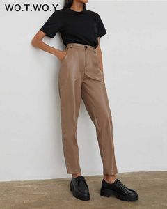 Wotwoy Alto cintura cintura Calças de couro reto mulheres zipper-up casual lã pu calças de couro feminino preto branco calças de outono 210706