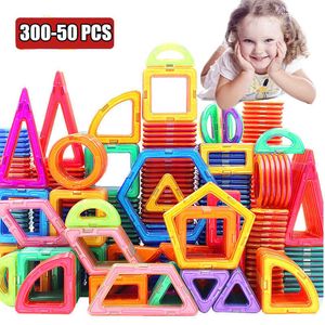 300pcs Designer Magnetic Constructor Stor storlek DIY Magnet Leksaker Magnetiska byggstenar Pedagogiska leksaker för barn gåvor Q0723