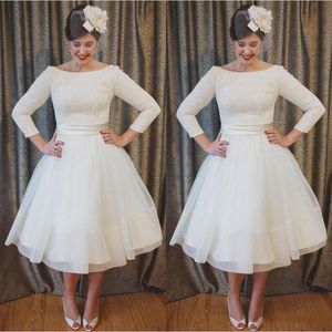 2022 Plus Size Abiti da sposa corti Stile vintage Scollo rotondo A-Line 3/4 Manica lunga Lunghezza tè Abiti da sposa in pizzo Abiti da noiva W600