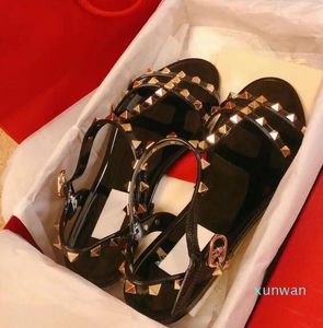 Ladies Summer Beach tofflor Luxurys Designers Shoes Rivet Bow Knot Flat tofflor Kvinnor Sandal Patted Low Heel