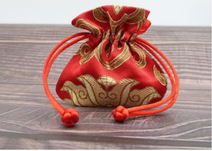 5 sztuk Słodkie Mini Sznurek Chiński Styl Lucky Torba Handmade Silk Brocade Biżuteria Worzniki Vintage Saszetka Wysokiej Jakości Opakowania 8x8cm