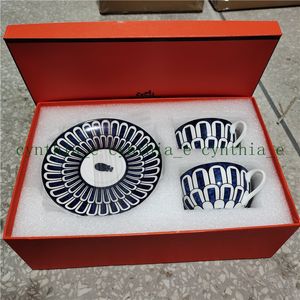 Tazas Diseñadas al por mayor-Taza de café de porcelana y taza del hueso del platillo de China Mark Mosaic Design Desinfline en tazas de té de oro y platillos