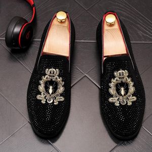 Homens de verão Sapatos de negócios Strinestone Bordado Mocassins Homecoming Designer Casamento Masculino Oxford Flats Grandes Yardes US Tamanho: 6.5-9