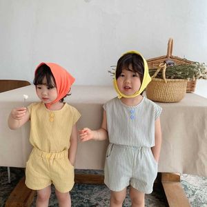 Koreański styl lato zestaw chłopców i dziewcząt bawełniane luźne paski bez rękawów koszulki spodenki 2 sztuk kostium dla dzieci stroje 210615