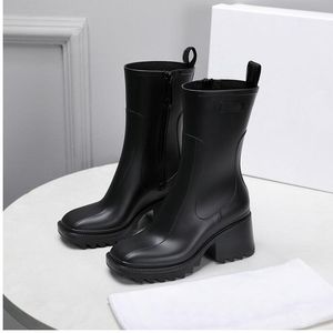 2021 Kvalitet Lyxdesigners Kvinnor Halvstövlar Blandad Färg Ull Fyrkant Toes Rainboots Chunky Heels Platform Skor Combat Ankel Boot Martin Booties Womens Shoe