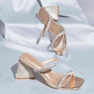 Sandaler Designer Kvinnor Skor Golden Square Toe High Heels Luxury Rhinestone Tillbehör Hälsad Sandaler Slippers Party 220303