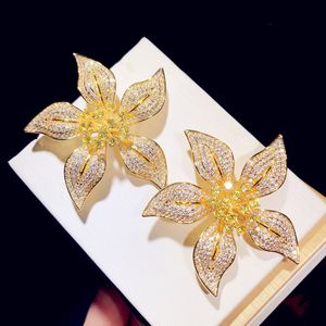 Broszki dla kobiet Cubic Cyrkonia Żółty Bauhinia Luksusowy Vintage Big Pin Boutonniere Hiperbole Fine Jewelry Akcesoria