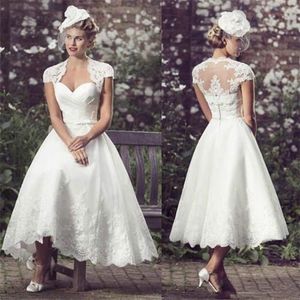 Liten vit klänning strand korta bröllopsklänningar 2022 Cap Sleeve Tea-Length Sweetheart Lace Robe de Mariée Boho Brudklänningar