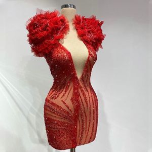 Luksusowe Red Prom Dresses Sexy V Neck Kryształ Koraliki Cekiny Suknie Wieczorowe Dubaj Arabskie Ruffles Tulle Krótka Długość Custom Made Pageant Suknia