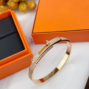 Knopfnase großhandel-Kaufen Sie Rabatt auf Runder Runder Button Diamant Armband Einfaches und Design Rose Gold Armband für Mädchen Freundinnen