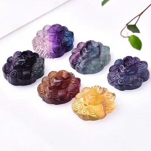 30 sztuk Naturalna Rainbow Fluoryt Kwarcowy Kryształ Nine Tail Fox Wisiorek Ręcznie Rzeźbione Healing Kolorowe Gemstone Ochrona Amulet Charm Wiertą Wiertą Do Naszyjnik Dokonywanie