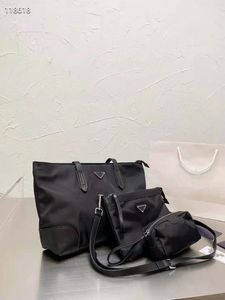 Hochwertige Damen-Umhängetasche aus wasserdichtem Stoff für dreiteiliges Set mit Handtasche