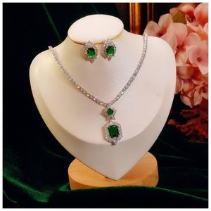 Conjuntos de jóias para mulheres S925 Sterling Prata Esmeralda Gemstone Brincos Espumante Colar Clássico Fine Jóias Gota