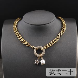 Ny utformad vintage alfabet pendlar med diamanter pärla bokstäver halsband kedja mode kändis kvinnliga lyxiga smycken hög kvalitet jn003