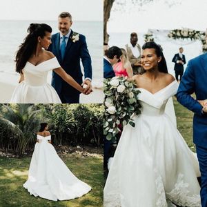 2021 Country Garden Boho Wedding Dresses Elegant Off Shoulder A Line Ruched Appliques Long Robe de marriage Bridal Gowns
