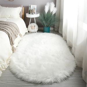 Weiße Kunstfell-Teppiche, großer ovaler künstlicher Schaffell-Langhaarteppich, Bodenwolle, flauschige weiche Matte, Schlafzimmer für Wohnzimmer 220301