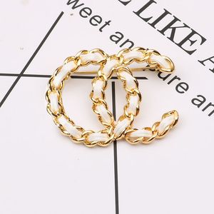 Luxury Women Designer Brand Letter Brooches 18K Gold Plated Inlay Crystal Rhinestone Jewelry Handmade Leather Brooch Pin Men Marry Wedding Party Cloth accessories