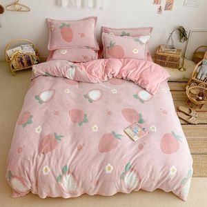 Bettwäsche-Sets Rosa Erdbeerdruck Weiches Flanell Samt Fleece Mädchen Set Kurze Plüsch Bettbezug Bettlaken Kissenbezüge Heimtextilien