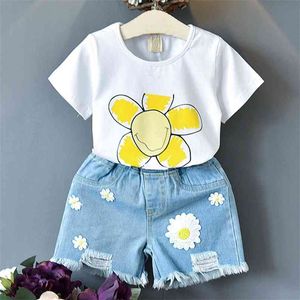 Flickor Kläder uppsättningar Letter Flower Pattern Short Sleeve + Denim Shorts 2pcs Outfits Kläder Kids 210528