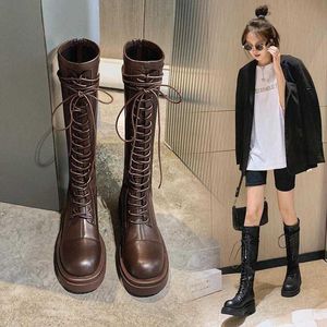 2021 Boots Attumn Women's Winter وطول الركبة حزام على الطراز البريطاني High 979