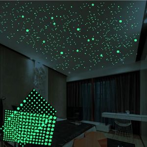 Naklejki ścienne 211/202 sztuk 3D Luminous Gwiazdy Childs Dots Dzieci Pokój Pokój Dekoracji Home Naklejka Glow W Ciemnym DIY