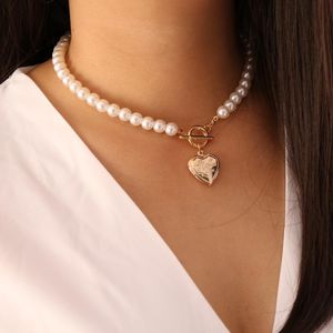Collana di perle vintage per donne Ragazze Gioielli di dichiarazione Girocolli di perle d'acqua dolce Collane a cuore Catena di clavicole di moda