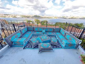 Stol täcker hörngolv soffa sittplatser U formade arabiska orientaliska sittplatser kuddar vardagsrums soffa majlis