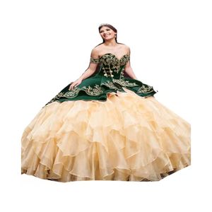 Luksusowy Zielony Z Złotymi Aplikacjami Quinceanera Suknie Meksykańskie 2022 Off Ramiona Puszyste Ruffles Lace Up Sweet 16 Dress Party Urodziny Księżniczka Vestidos DE 15 Años