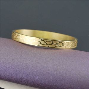 Lyxig design 8mm oregelbundna geometriska bangles för kvinnor Flickor Charm Guldfärg Rostfritt stål Män Armband Mode Jewlery Q0719