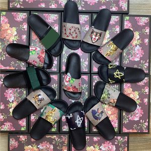 Мужчины женщин сандалии обувь роскоши дизайнеры тапочки жемчужины змея печать слайд 2021 мода лето широкая плоская леди сандал тапочки с коробкой