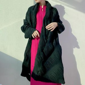 Kvinnors Down Parkas Vinterrock Kvinnor Miyake Pleated Fashion Solid Loose Stor Size Långärmad Kvinnlig Tjock Bomull Tidvatten Bälte