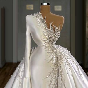 Luxury Pearls Beaded Wedding Dress With Over Skirt Crystals One Shoulder Long Sleeve Bride Wedding Gowns Court Train White Satin Bridal Dresses 2022 New Style