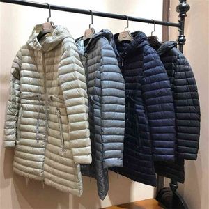 Alta qualidade mulheres moda luz e aquecer casacos de inverno com capuz zíper cintura ajustável longo para baixo casacos casuais roupas 210819