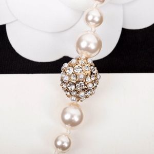 2021 Fashion style Charm necklace with nature white shell and sparkly diamond for women wedding jewelry gift have box PS4781